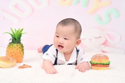 汕尾宝宝在妈妈肚子里